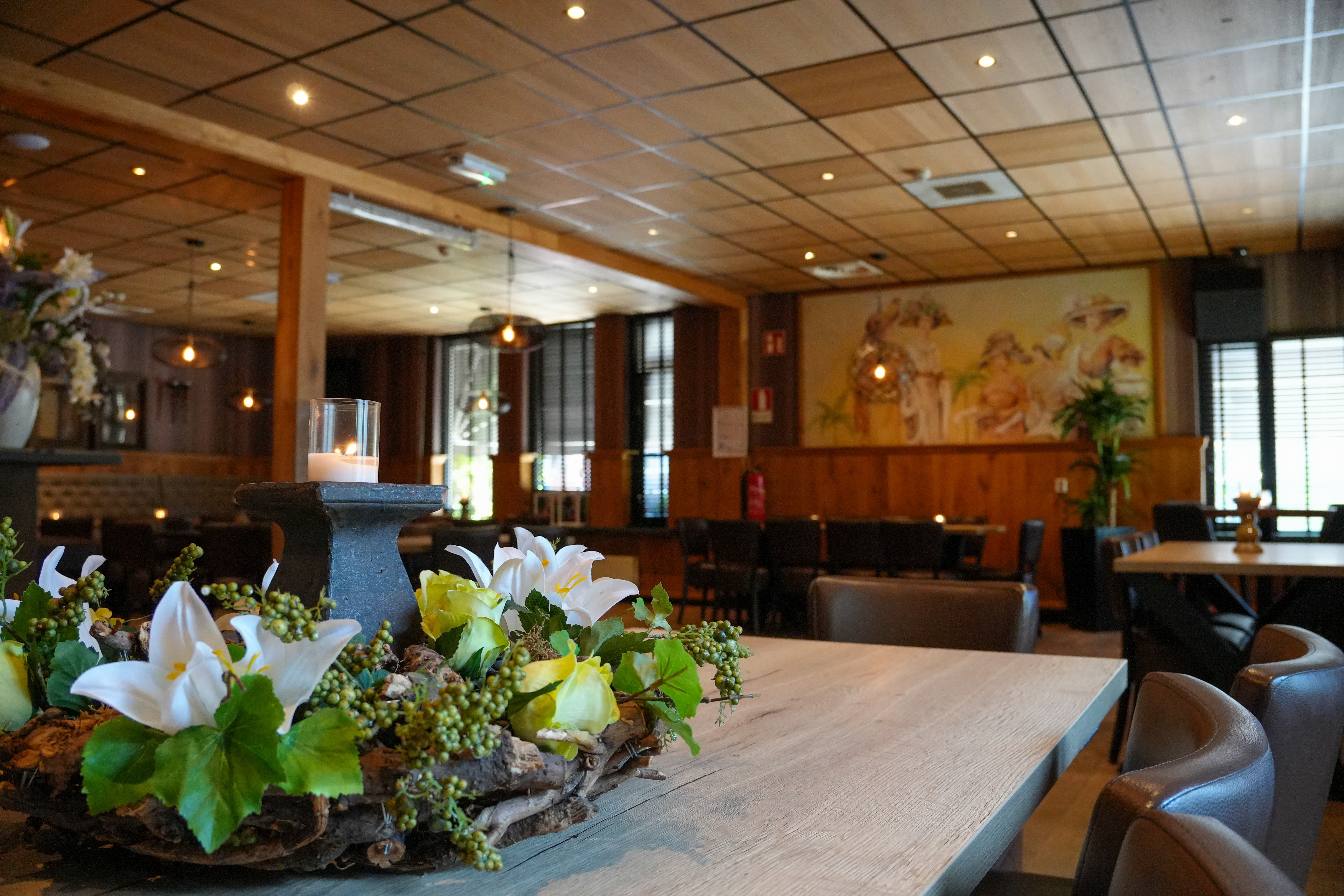 Restaurant De Boerenhoek — sfeervolle eetzaal met houten betimmering